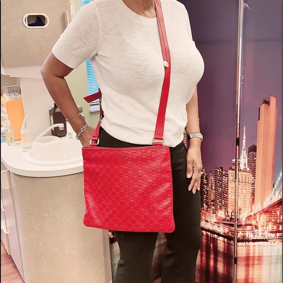 red gucci messenger bag